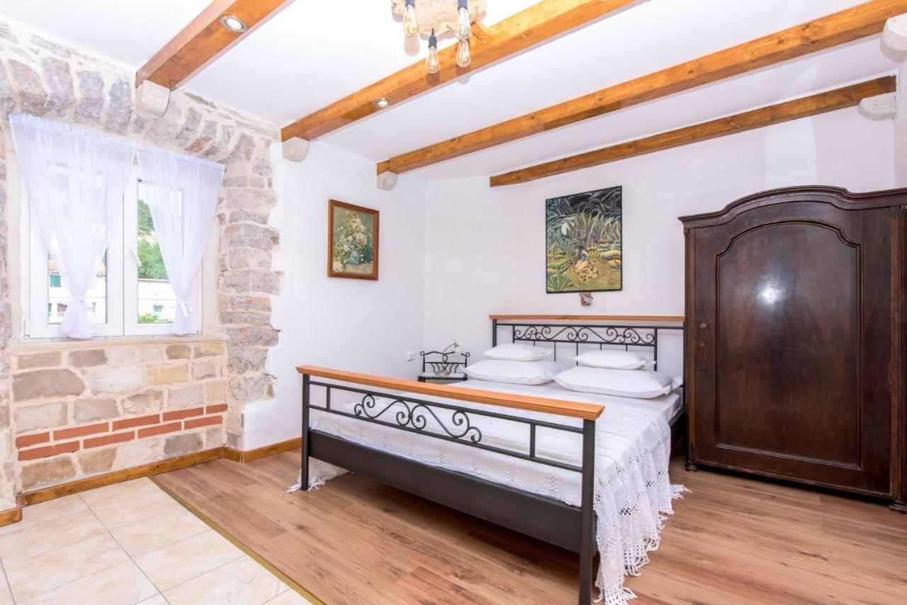 Deziderio Apartman Stomorska Kültér fotó